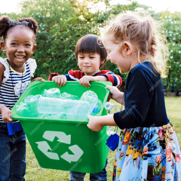 Children recycling 